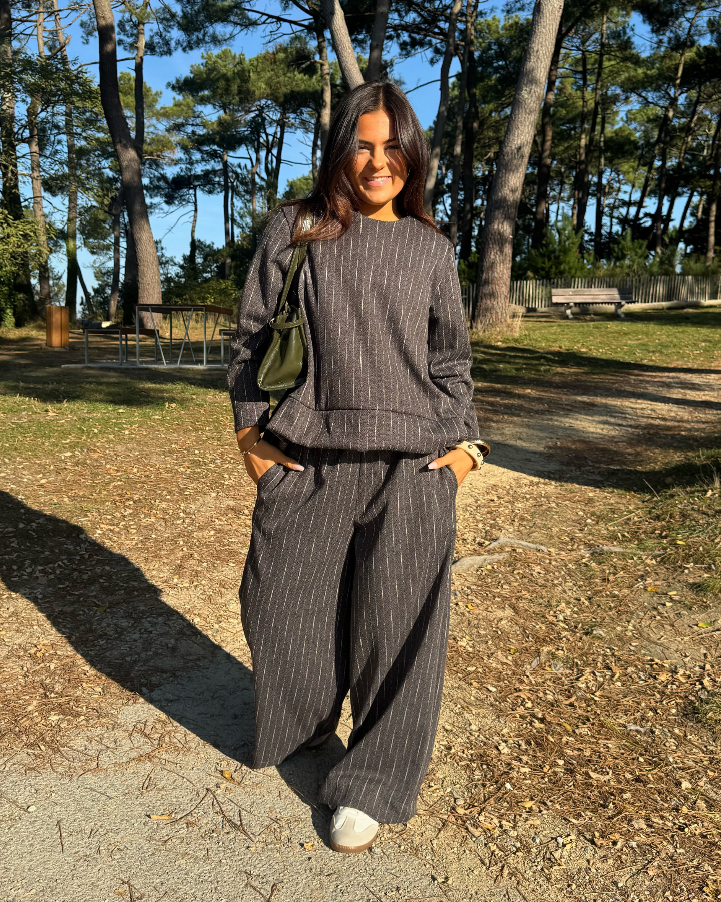 Haut à manches longues gris à rayures