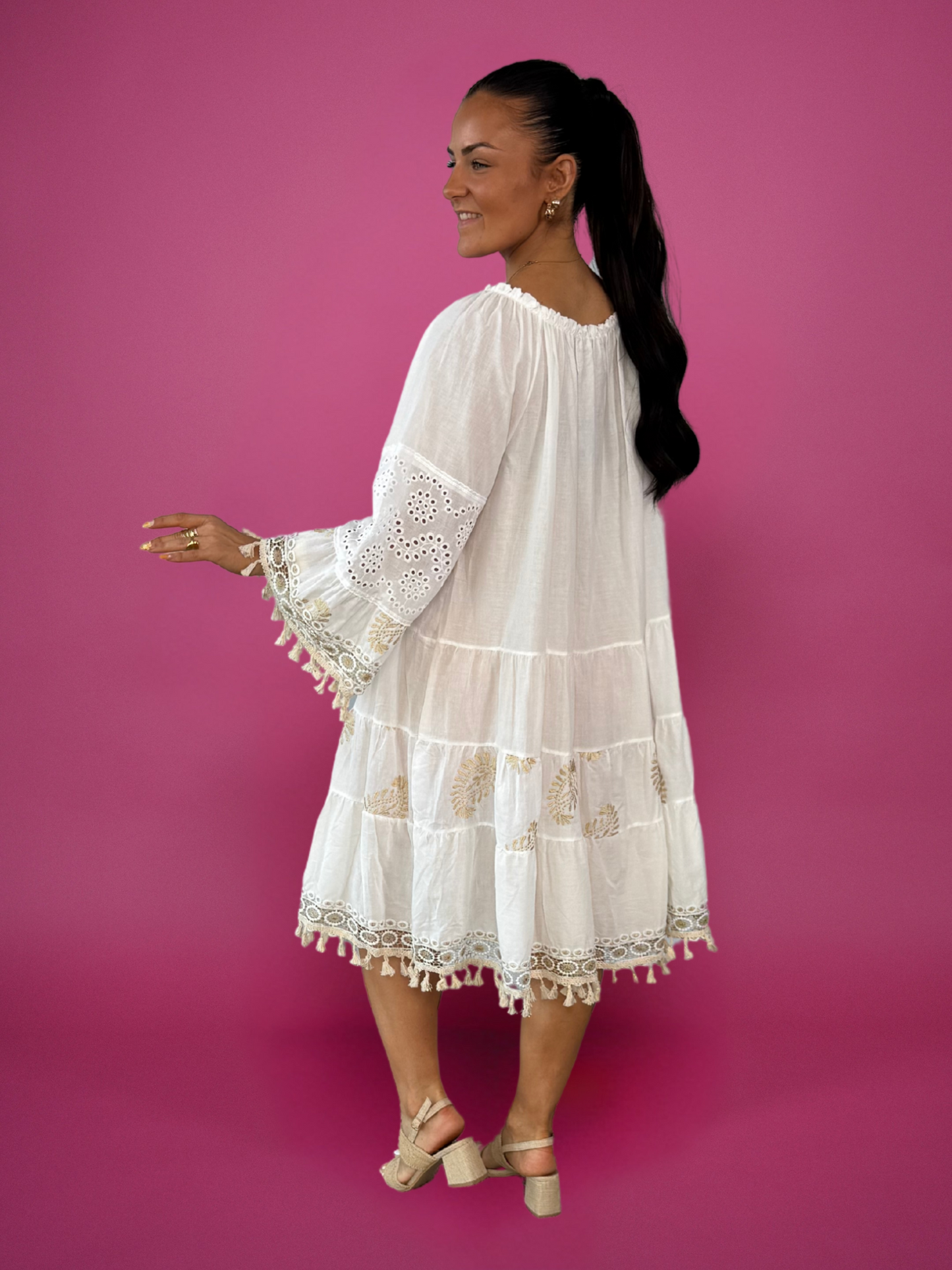 Robe blanche à broderies - 1118