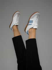 Baskets bleues