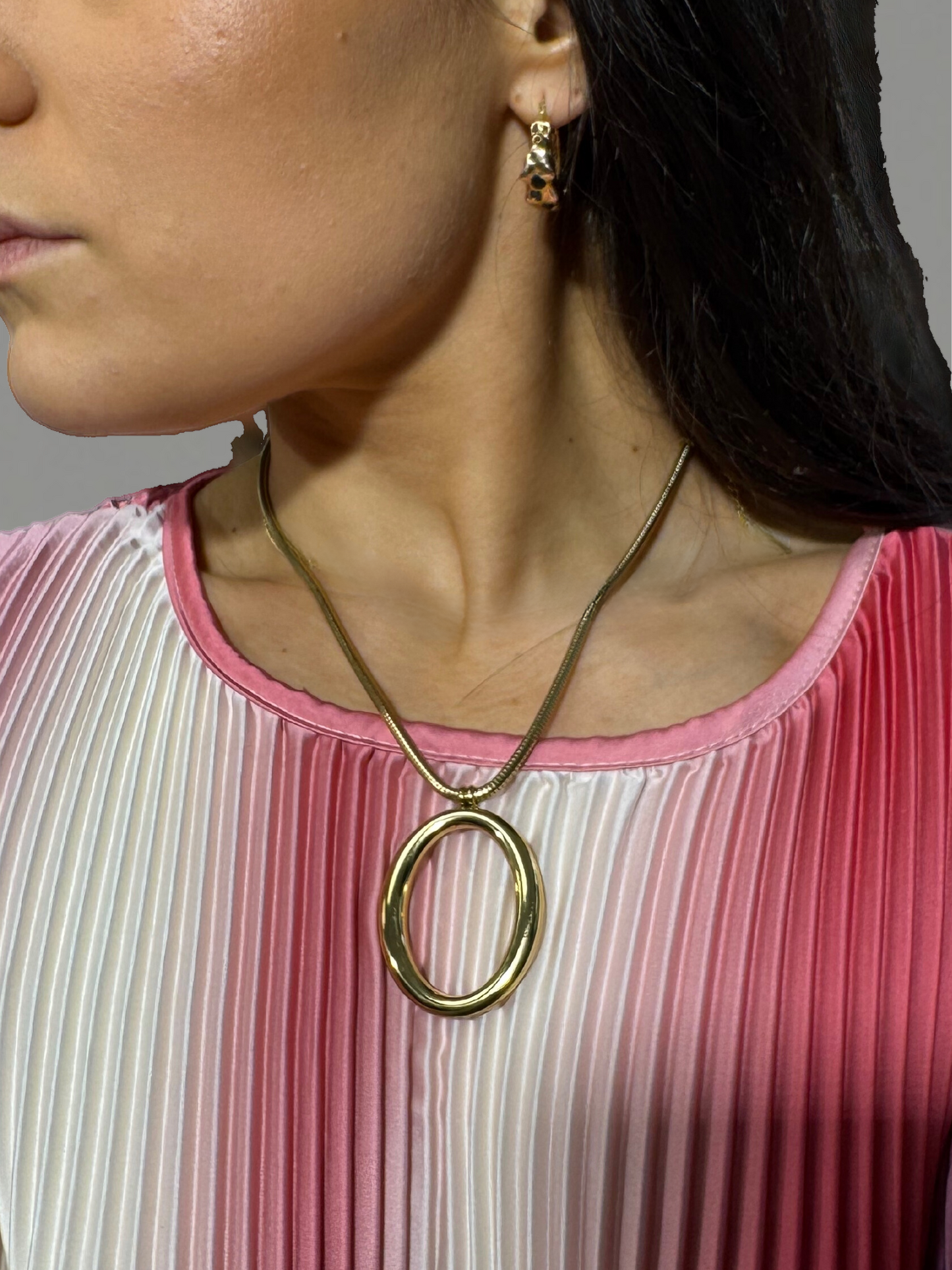 Collier doré à boucle