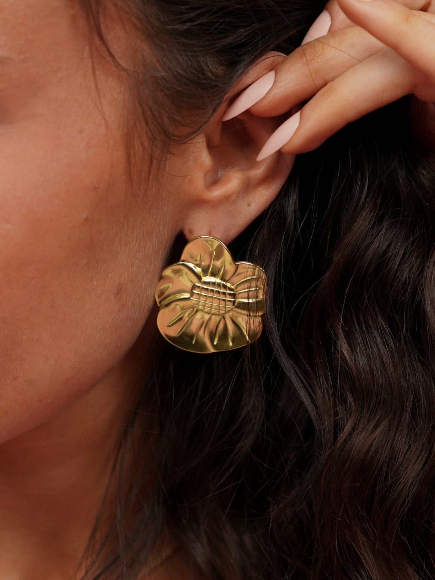 Boucles d’oreilles aux pétales dorés