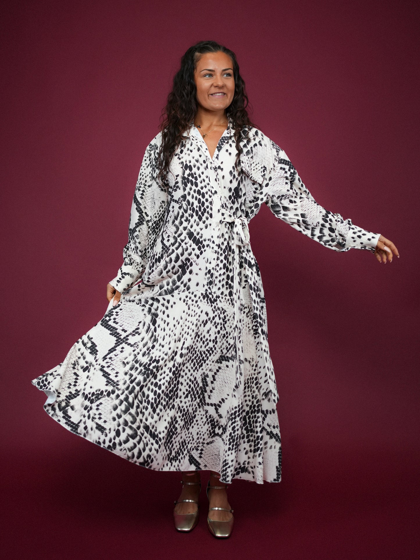 Robe chemise longue serpent - 1600