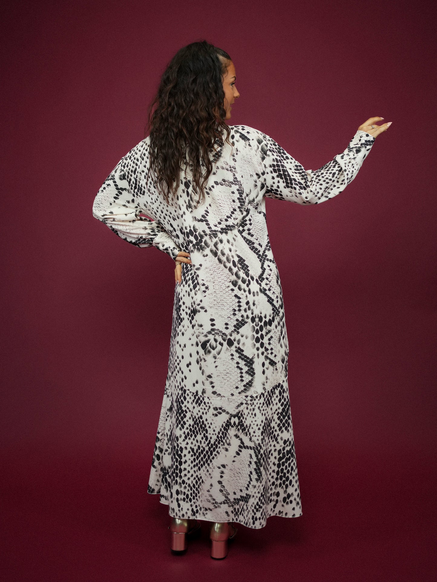 Robe chemise longue serpent - 1600