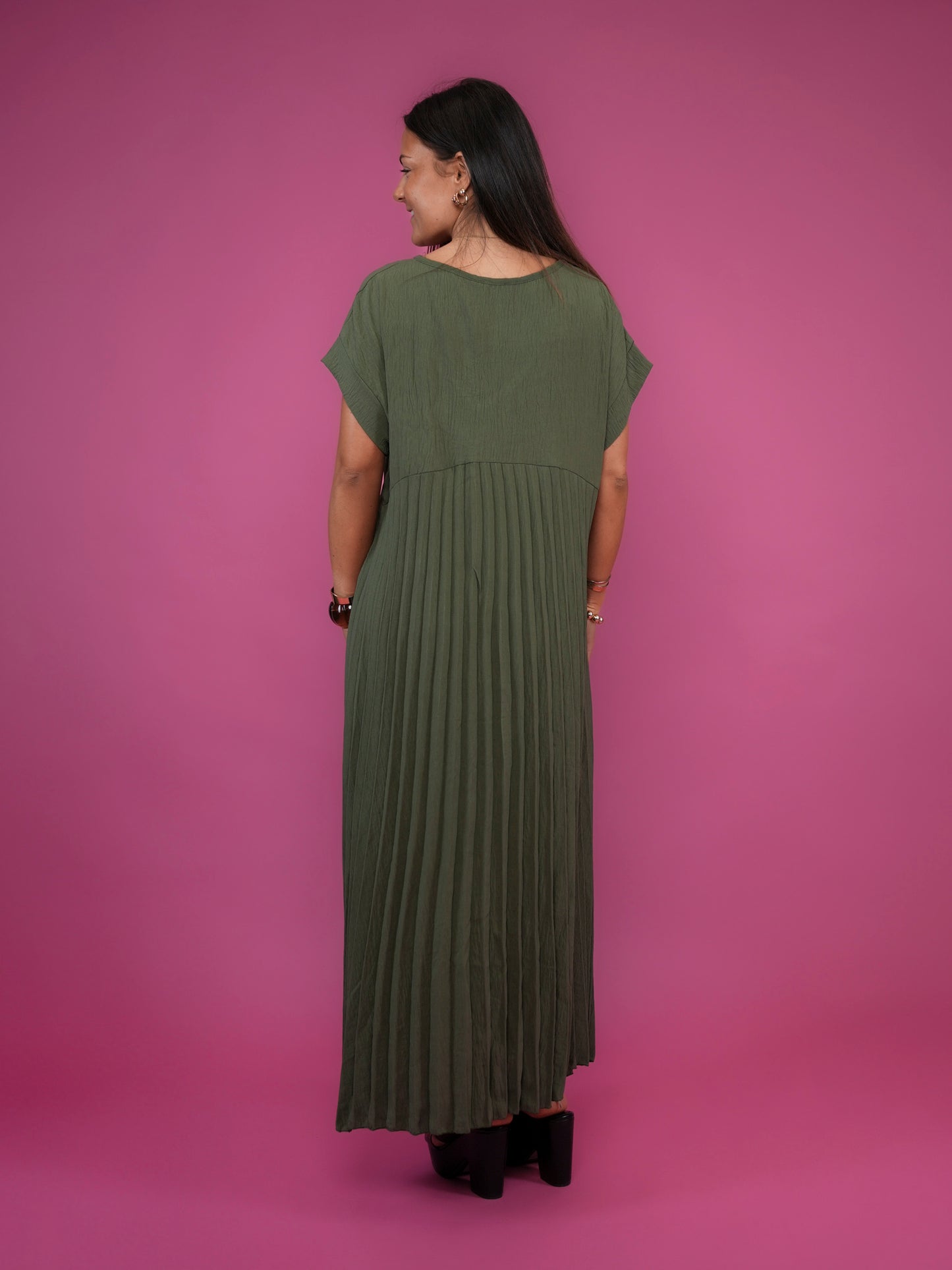 Robe plissée manches courtes kaki