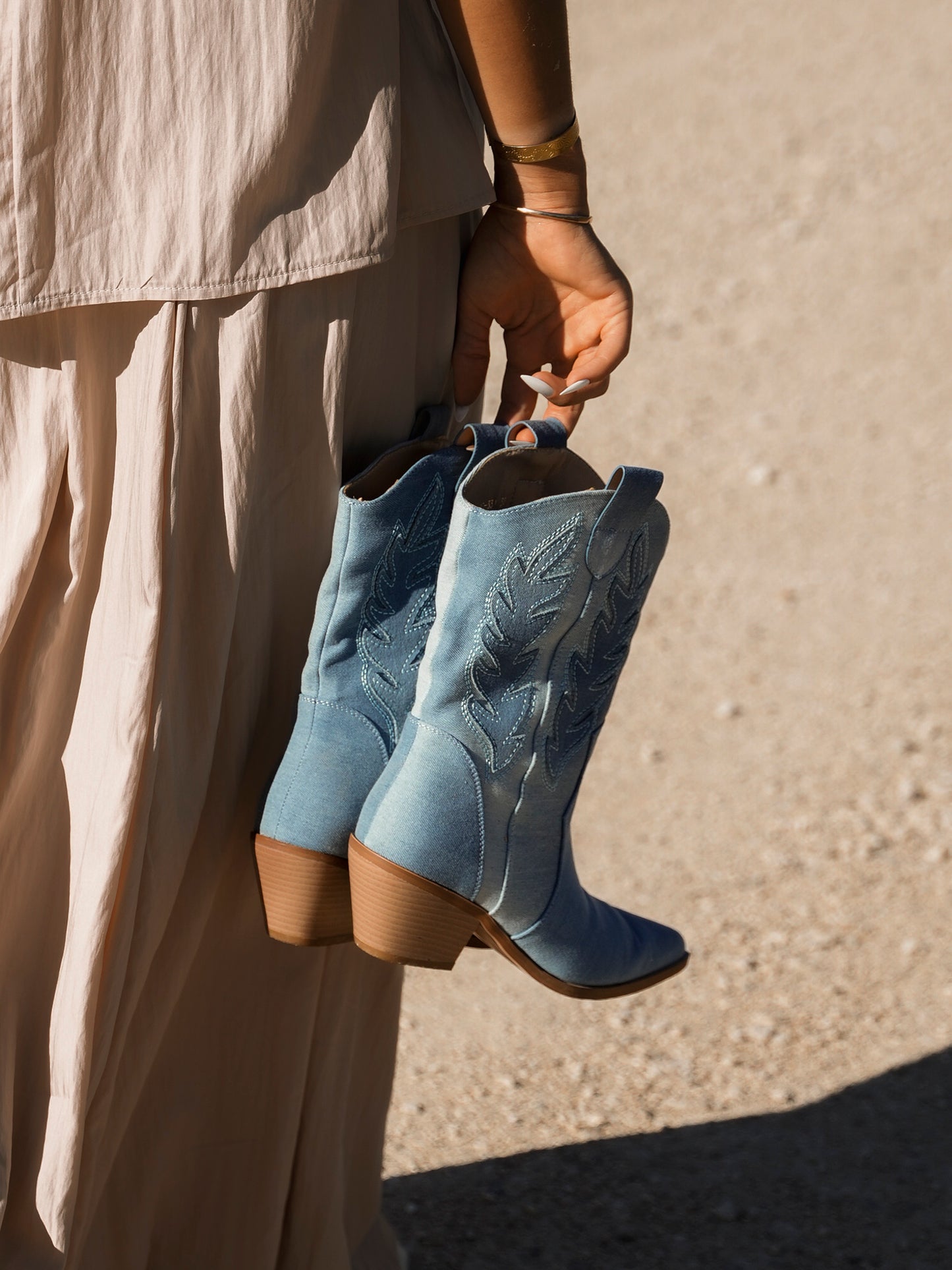 Santiags en denim bleu clair à surpiqûres