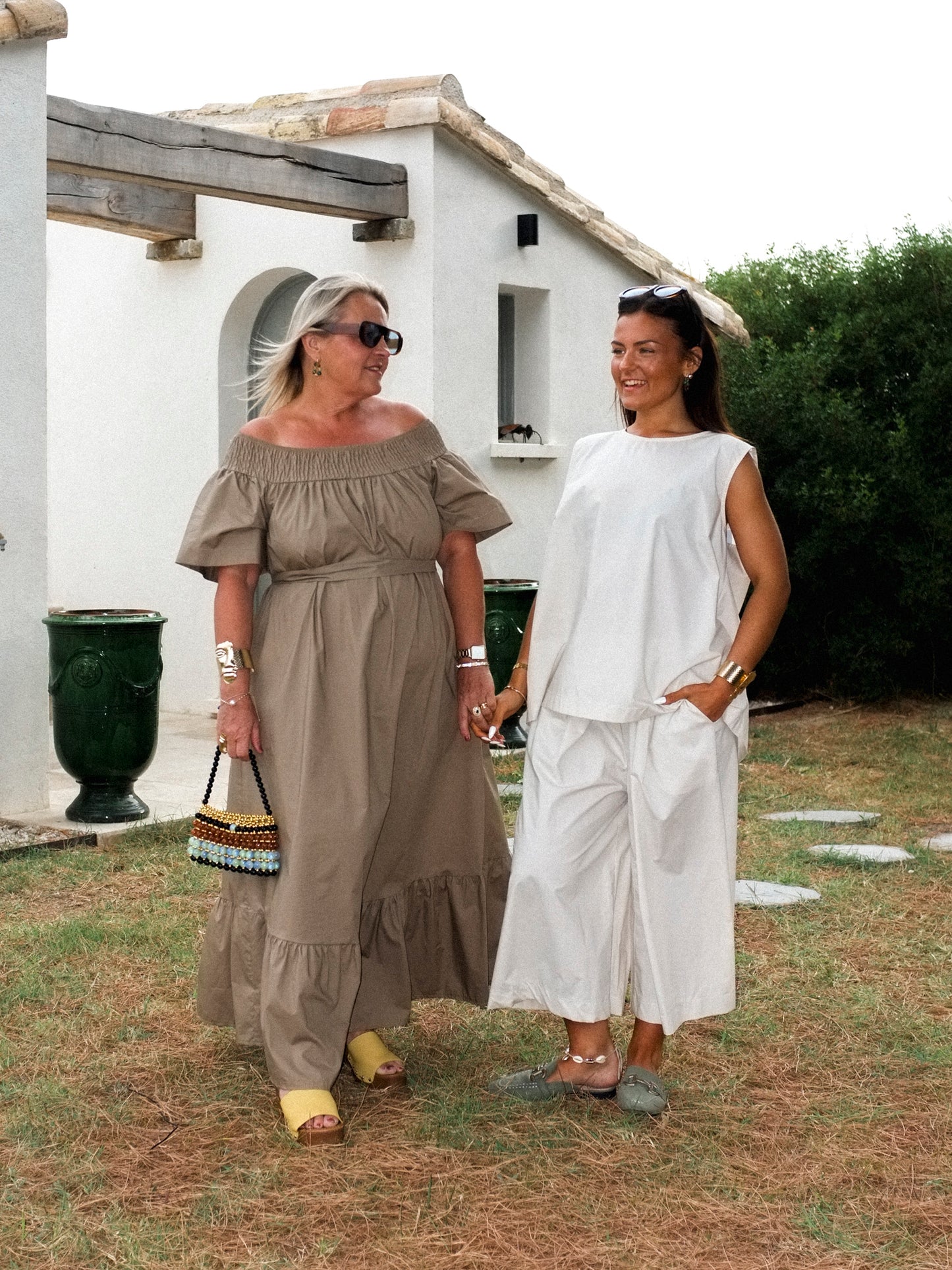 Robe longue col smocké taupe