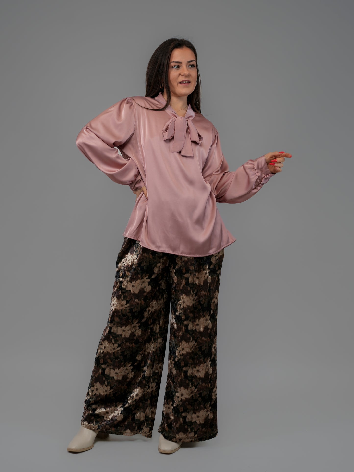 Blouse col lavallière rose poudrée