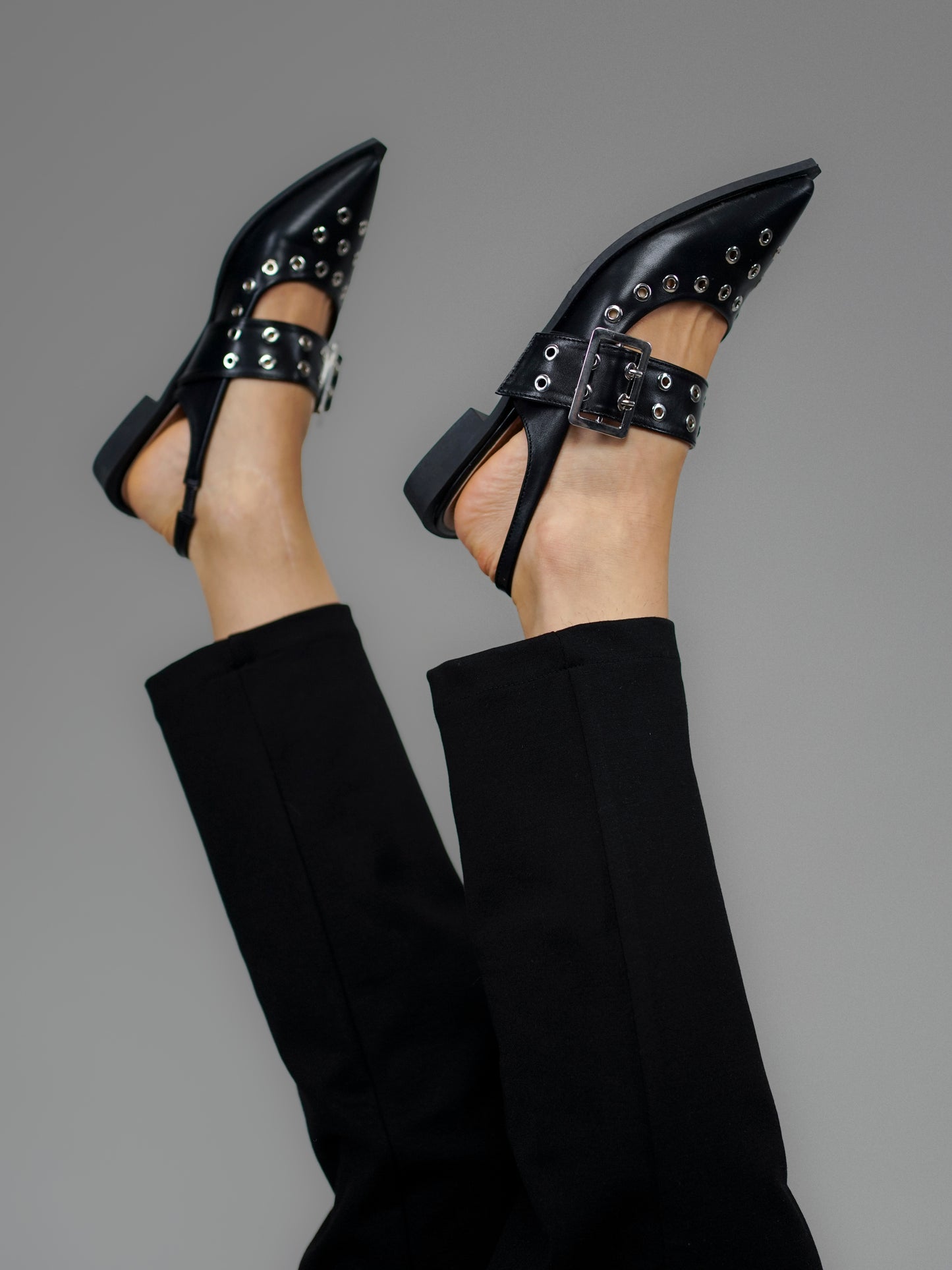 Escarpins plats noirs oeillets