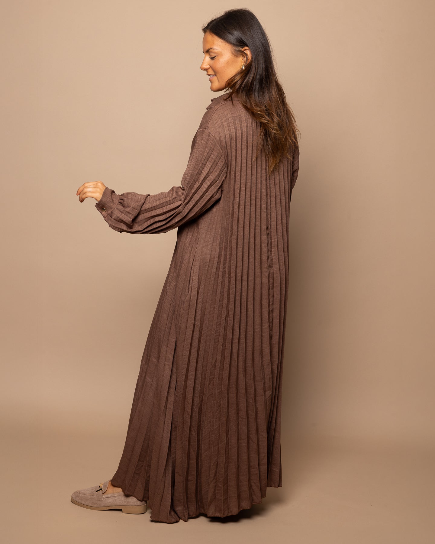 Robe chemise longue plissée chocolat