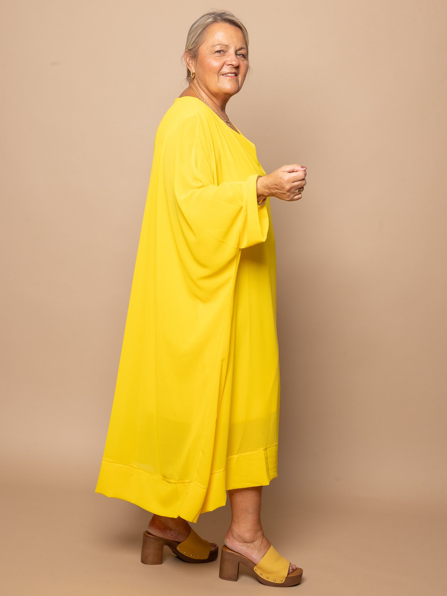 Robe manches évasées safran