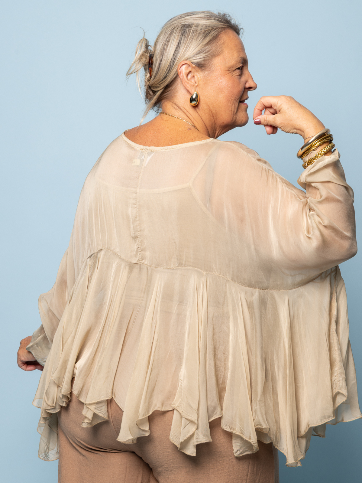 Haut à volants beige