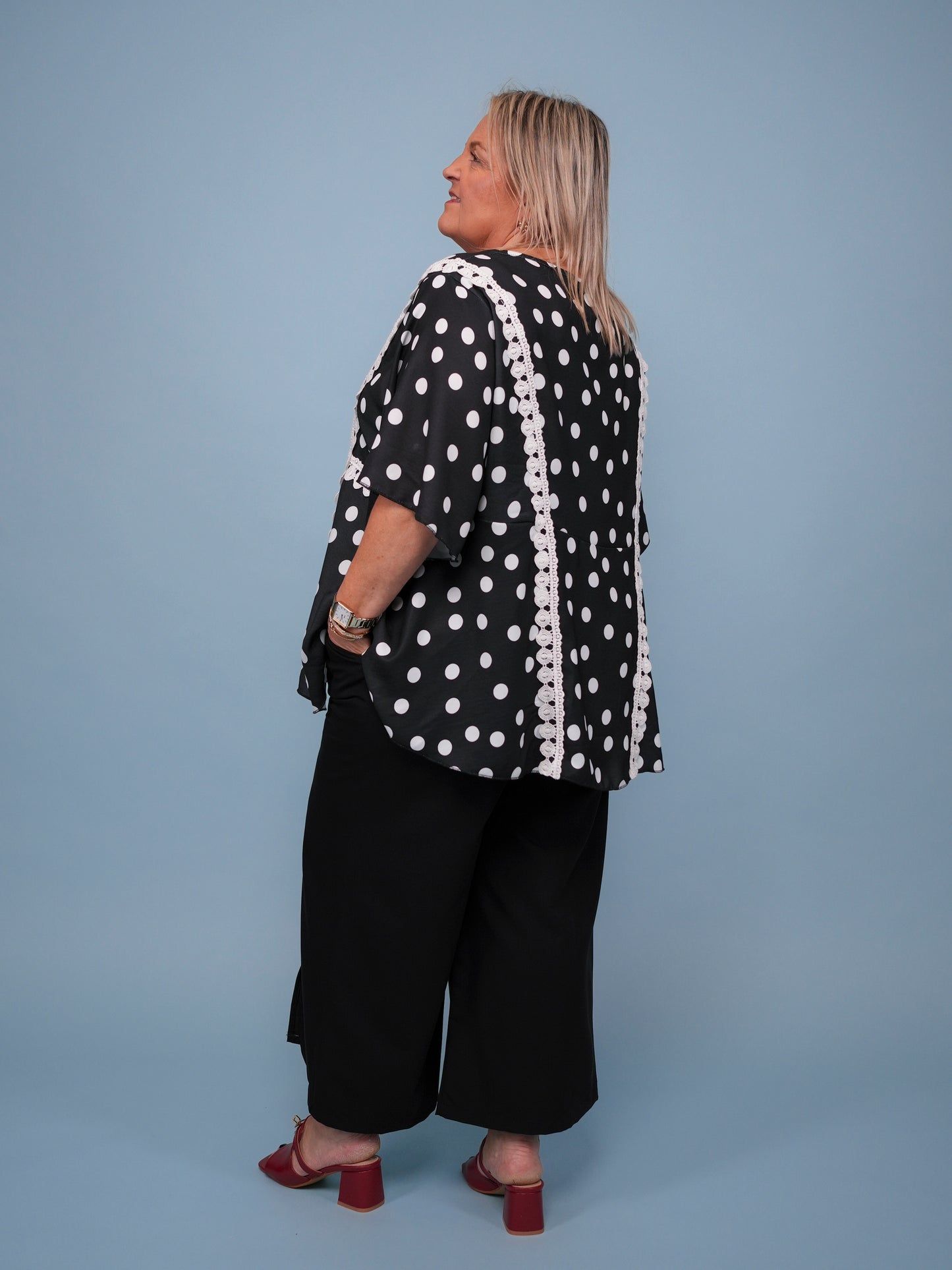 Blouse à pois peplum
