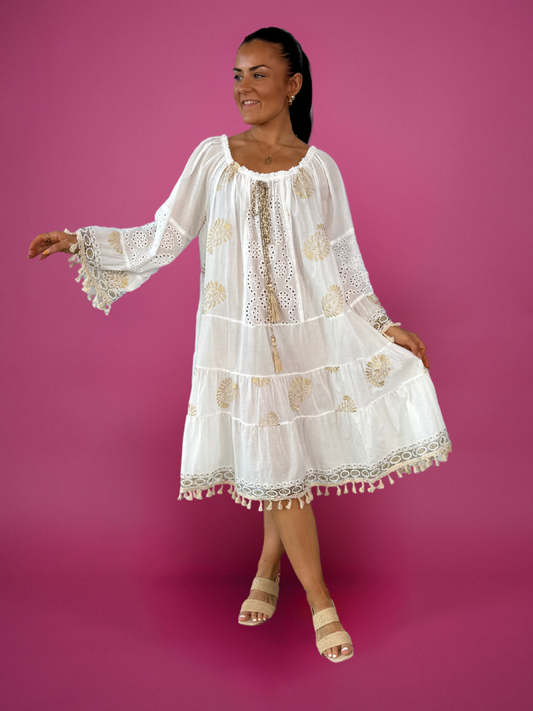 Robe blanche à broderies - 1118