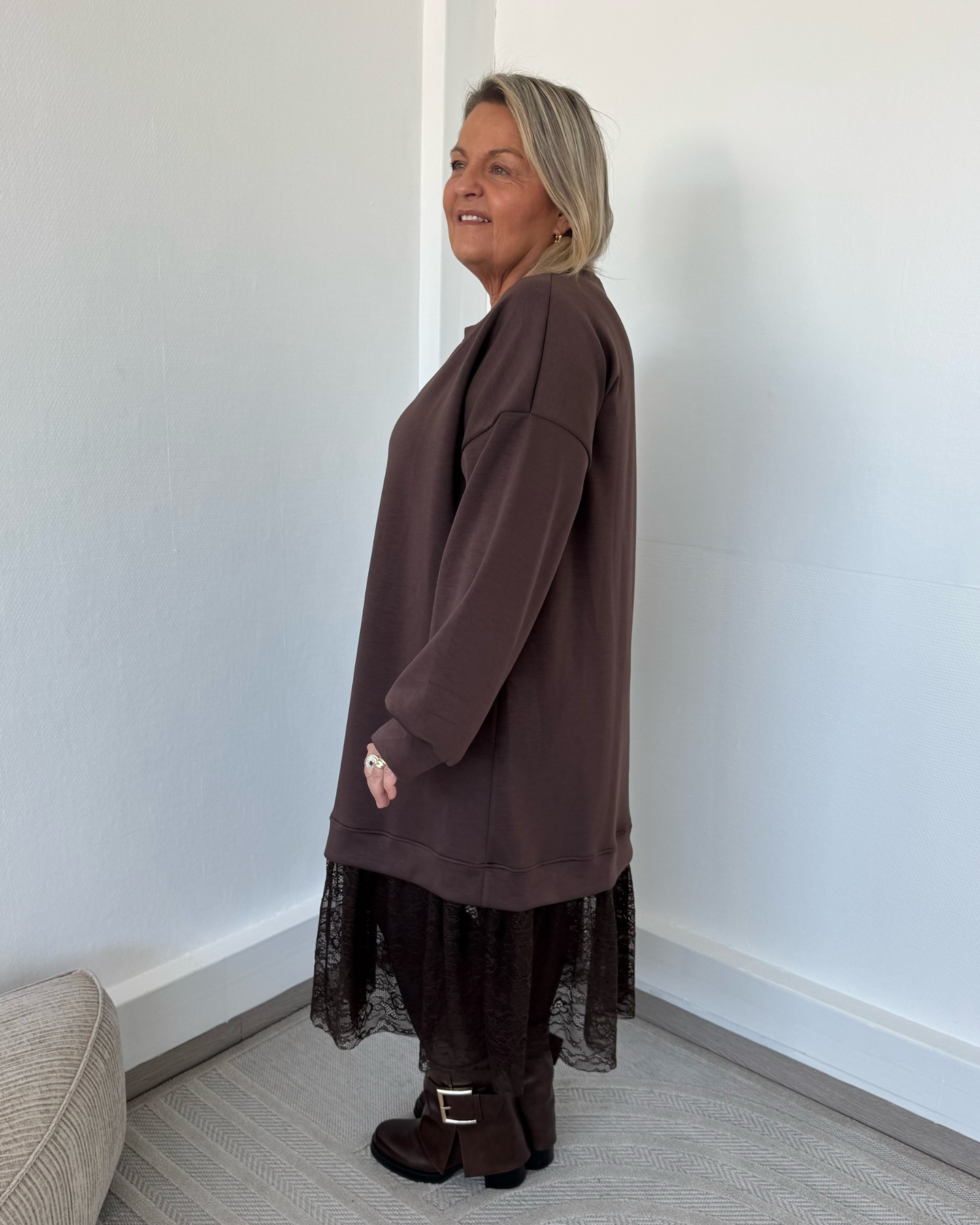 Robe-sweat à dentelle chocolat