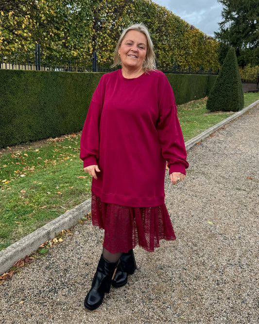 Robe-sweat à dentelle bordeaux