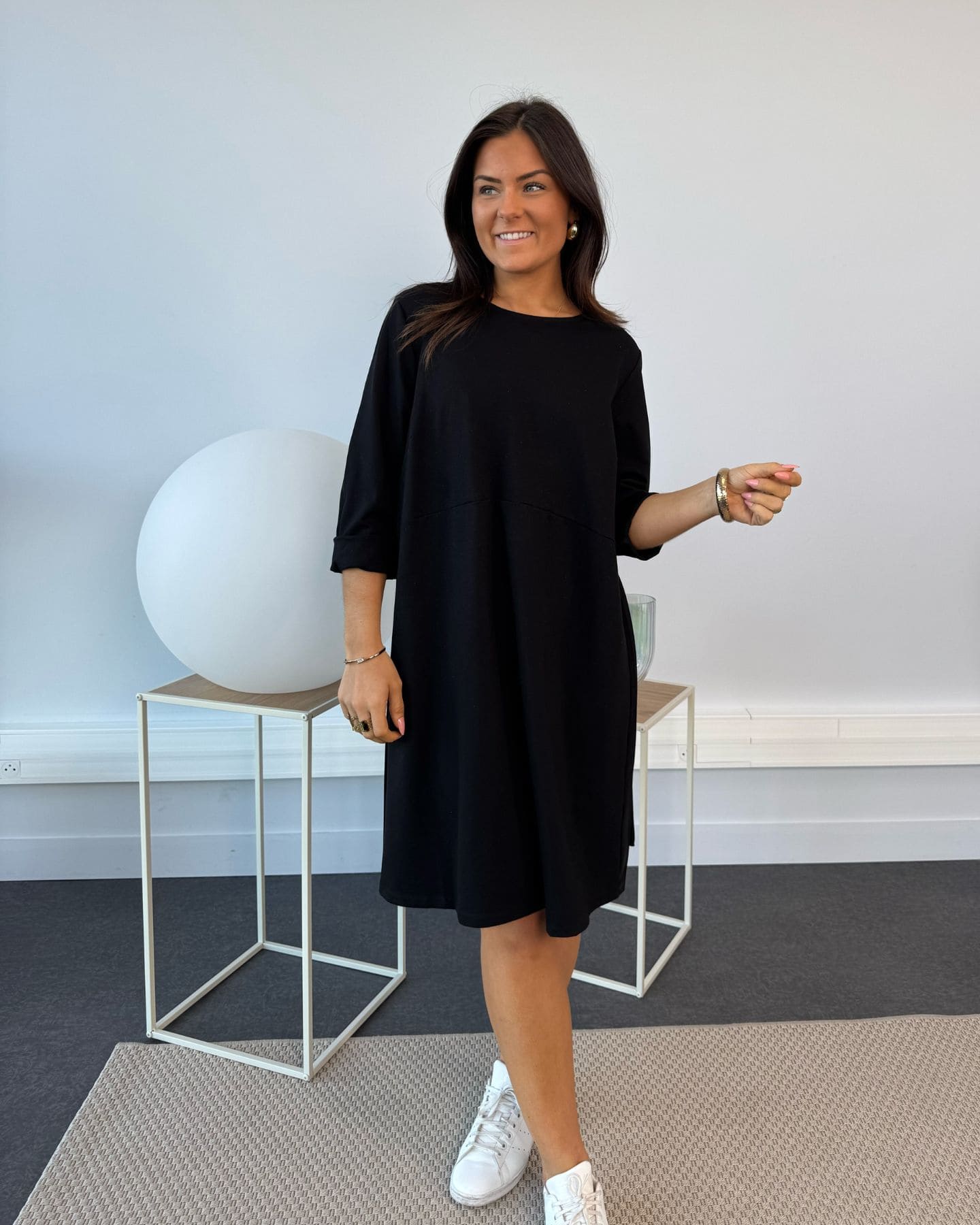 Robe dos plissé noire