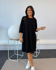 Robe dos plissé noire