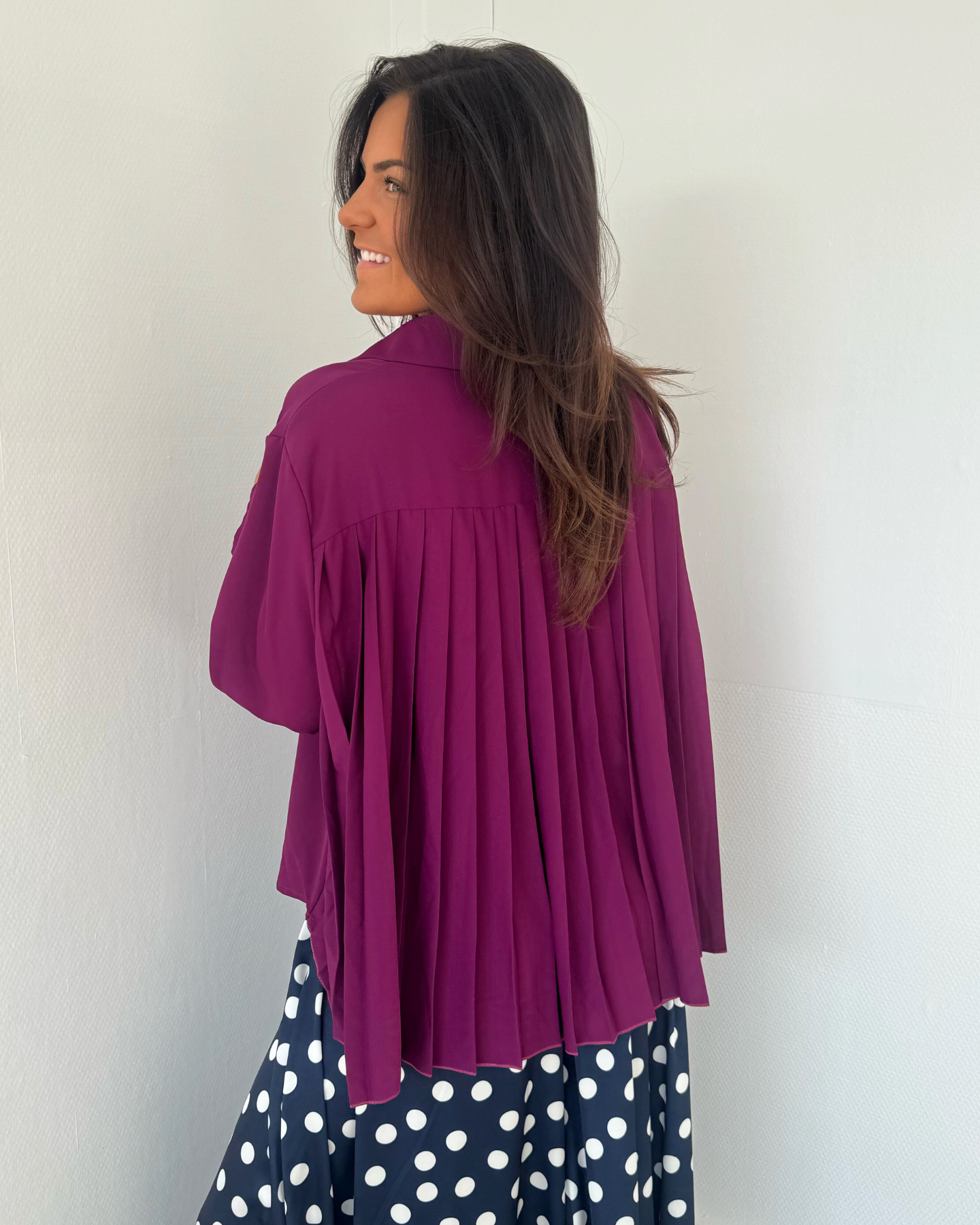 Chemise dos plissé prune