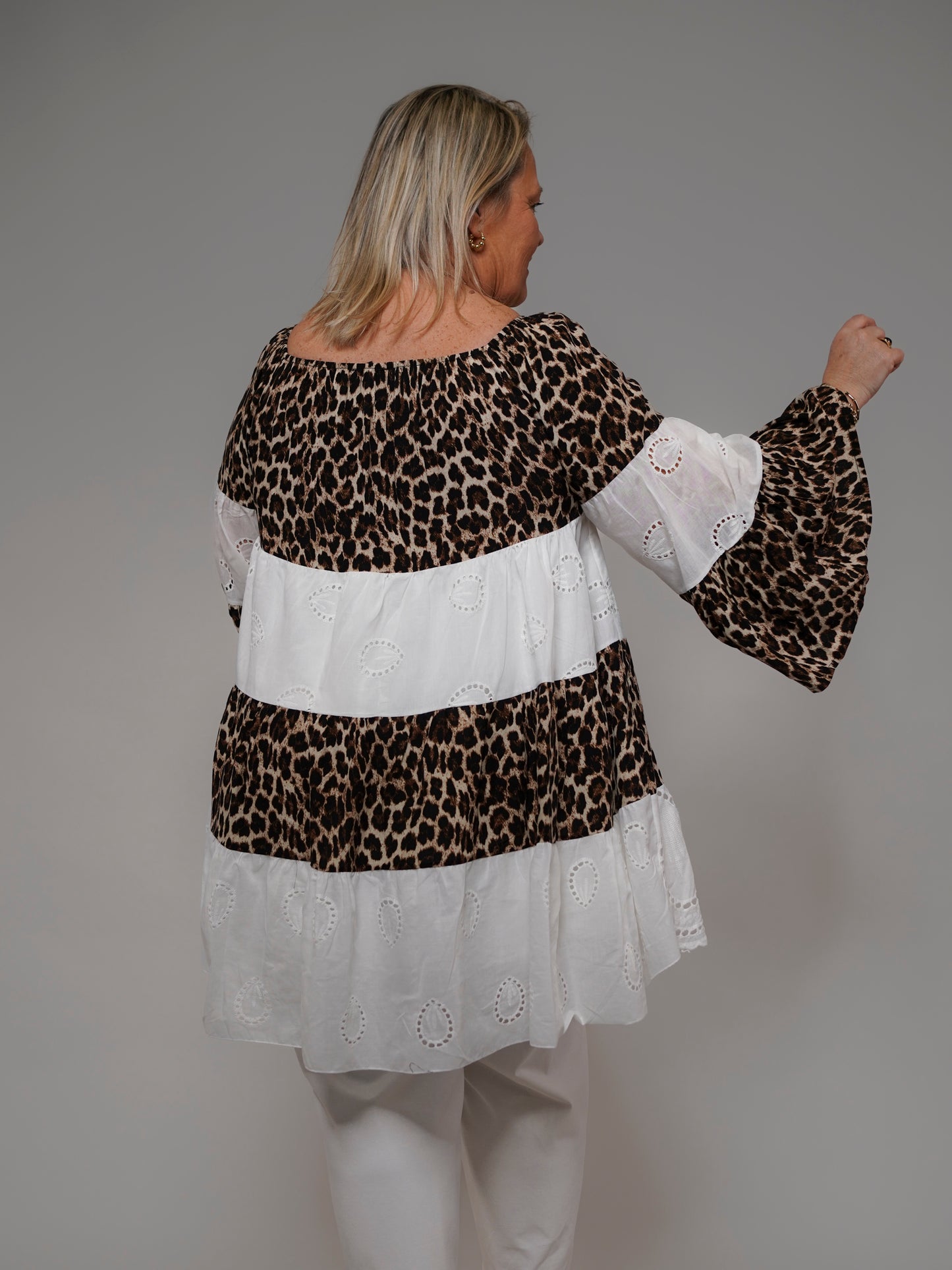 Robe courte brodée léopard - 1949