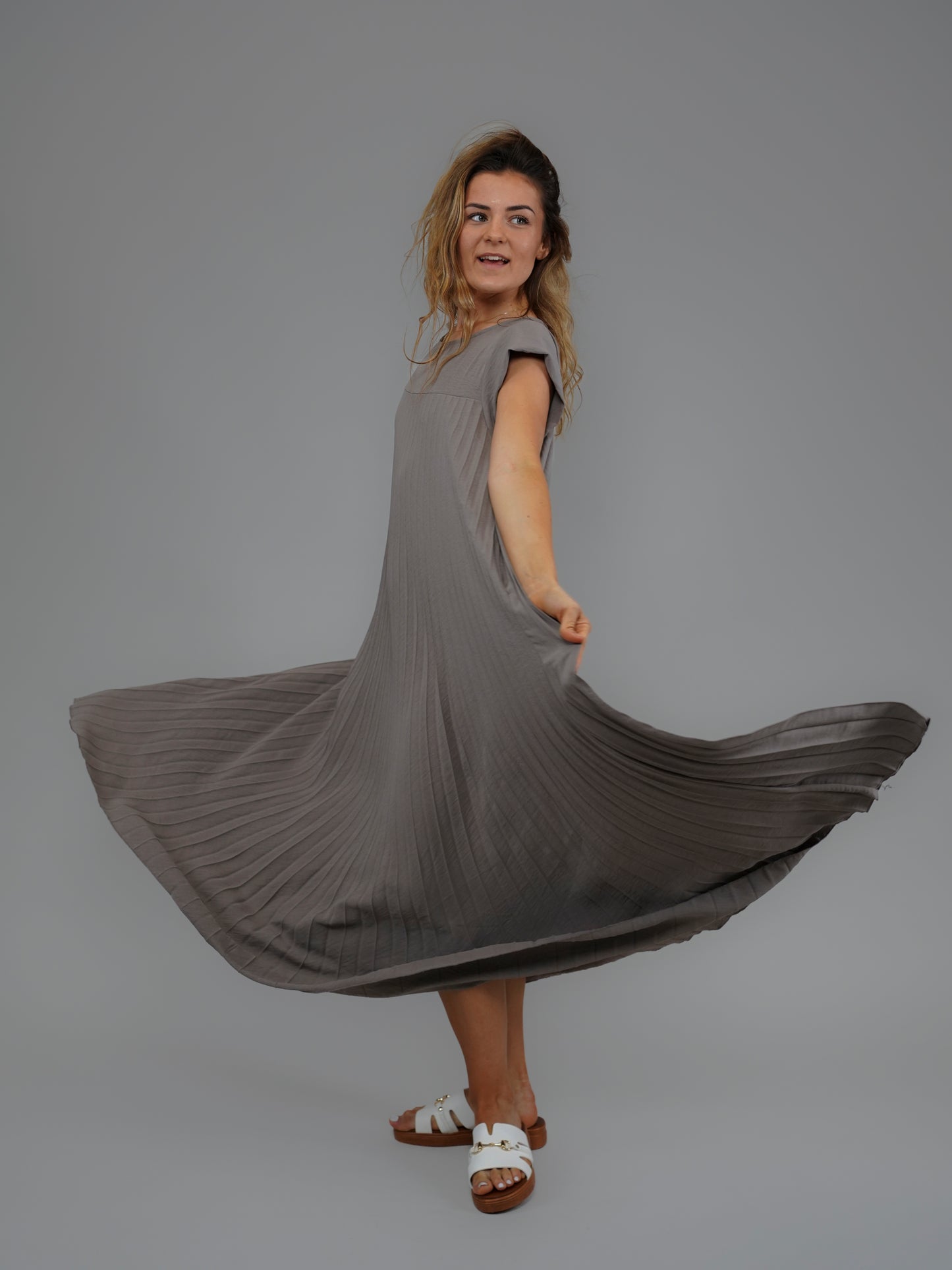 Robe plissée taupe - 1041