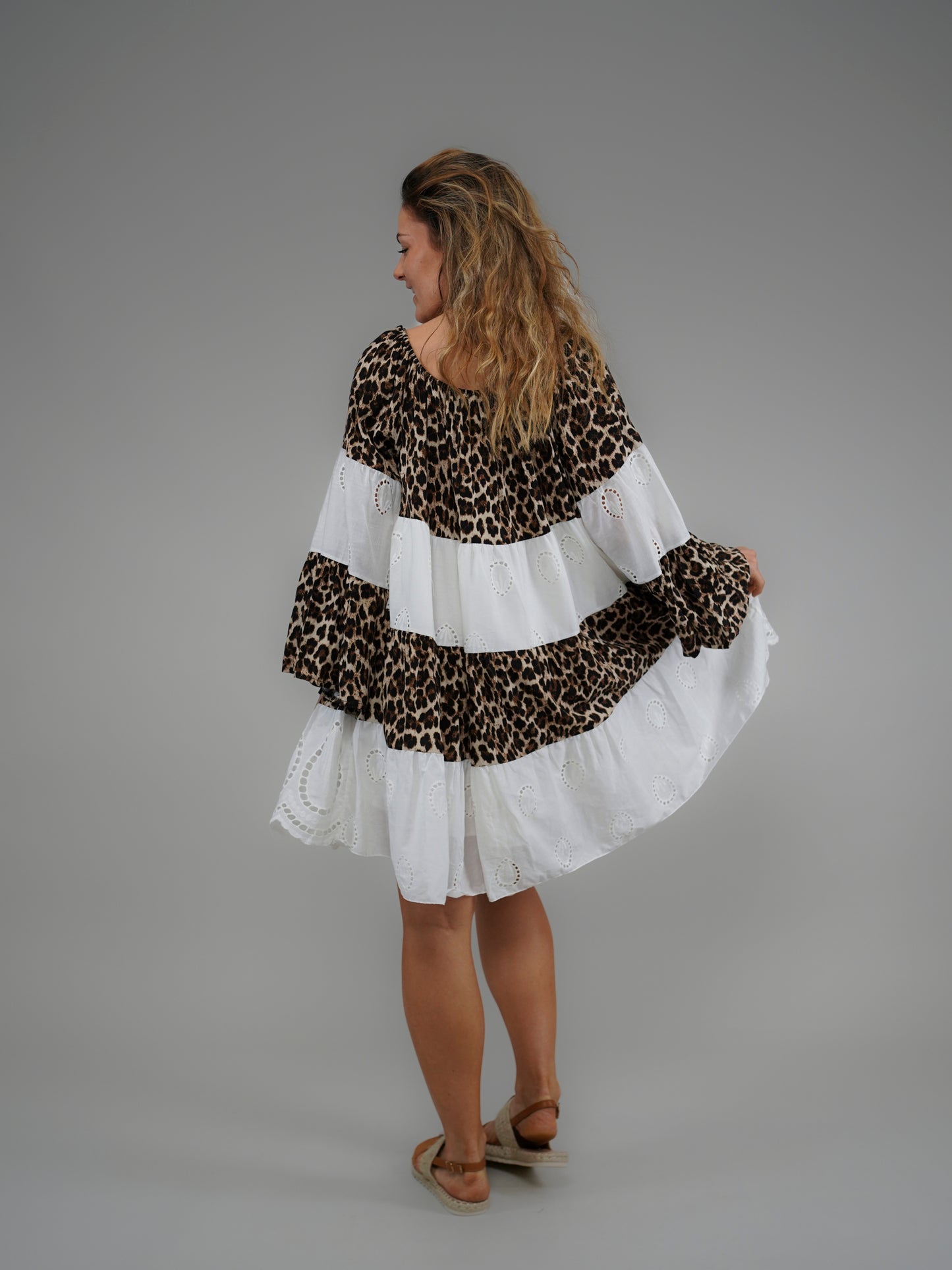 Robe courte brodée léopard - 1949