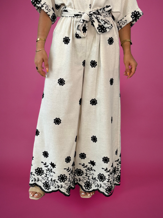 Pantalon large en broderie contrastée - 1696