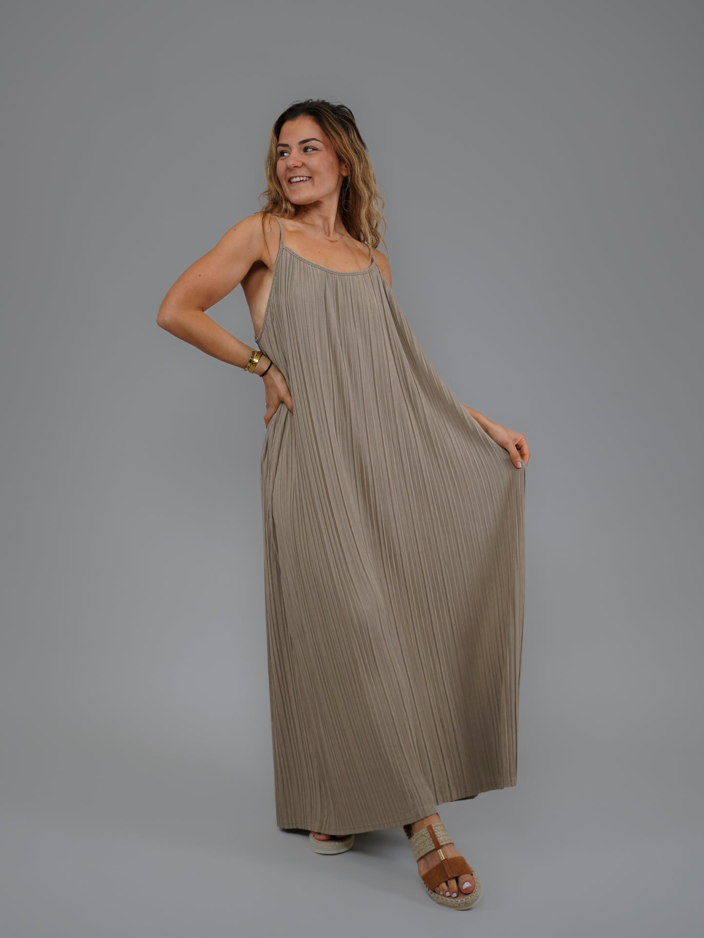 Robe gaufrée taupe - 1068