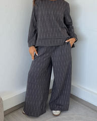 Pantalon gris à rayures