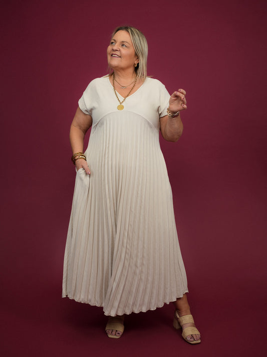 Robe plissée manches courtes crème