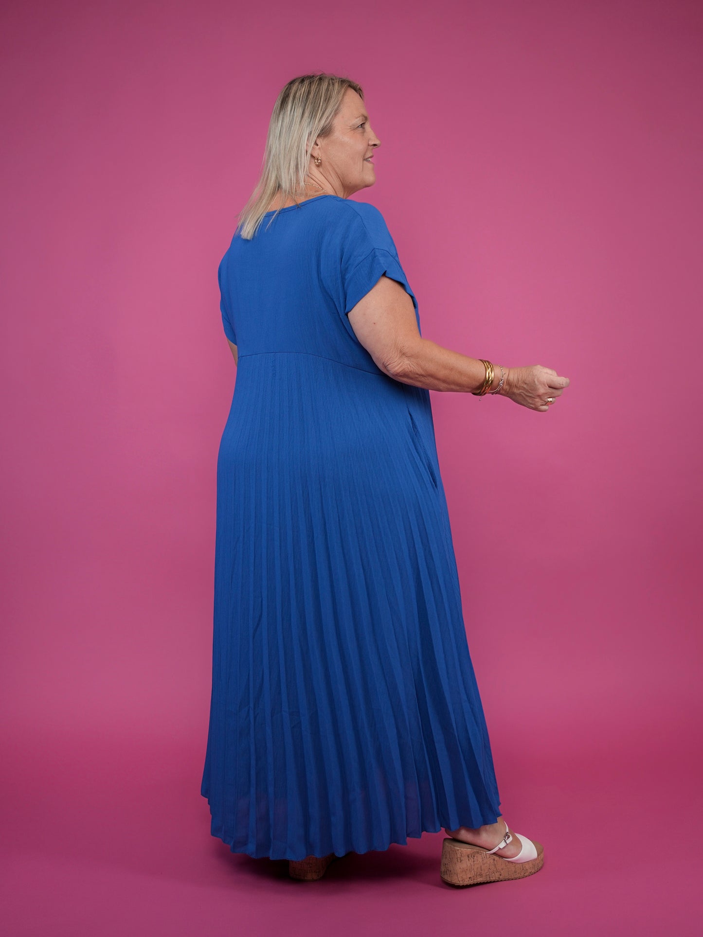 Robe plissée manches courtes bleu roi