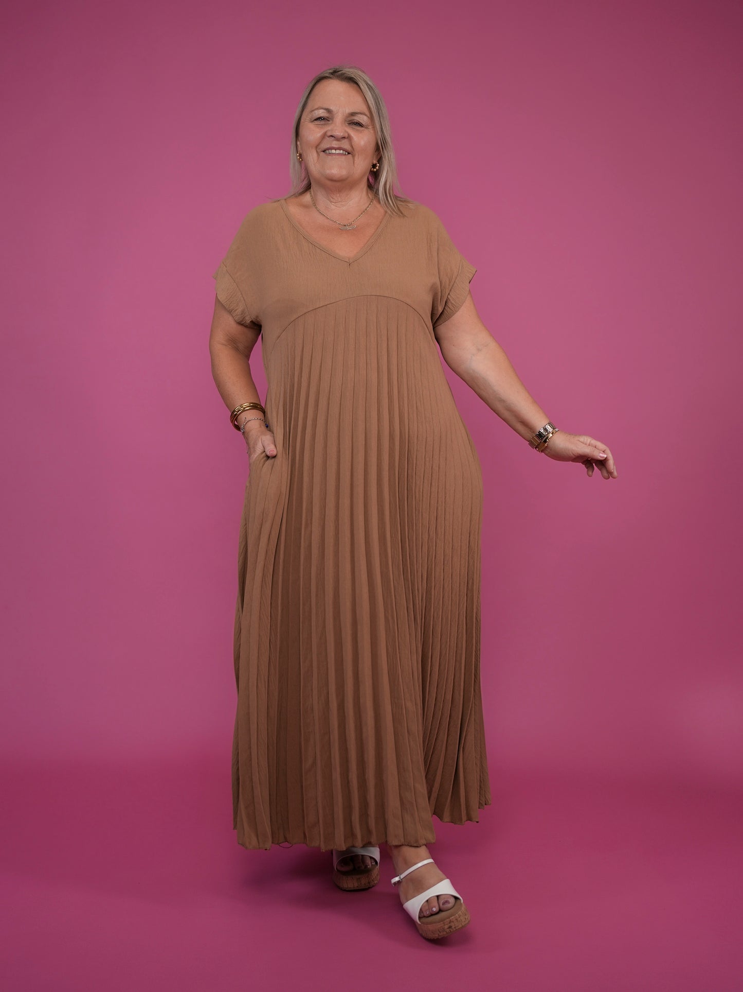Robe plissée manches courtes camel