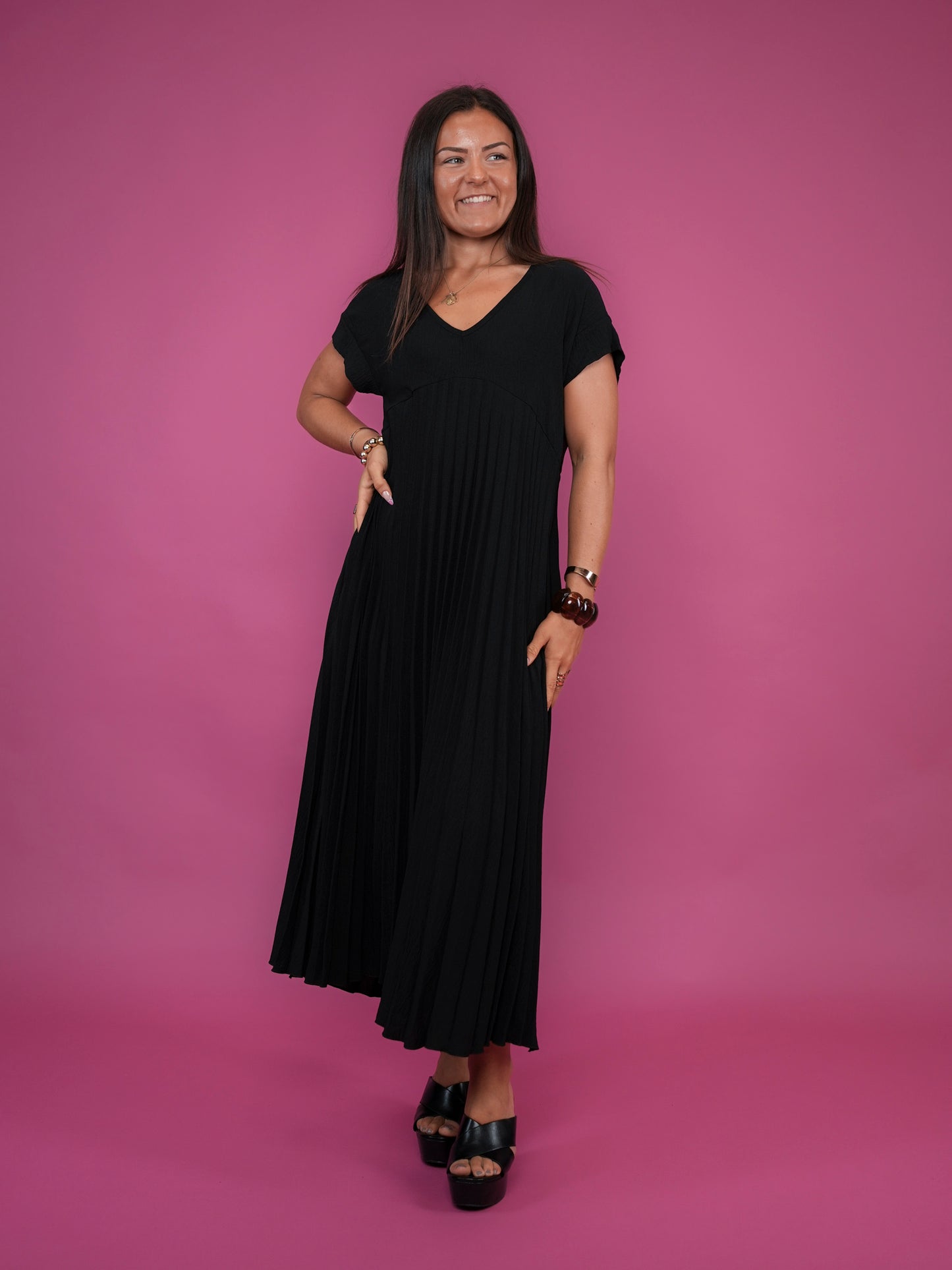 Robe plissée manches courtes noir