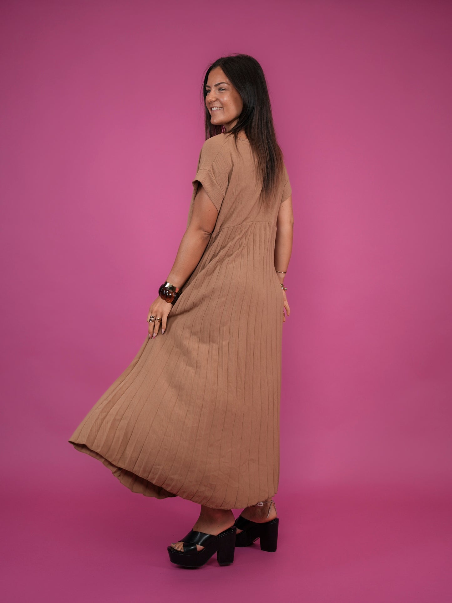 Robe plissée manches courtes camel