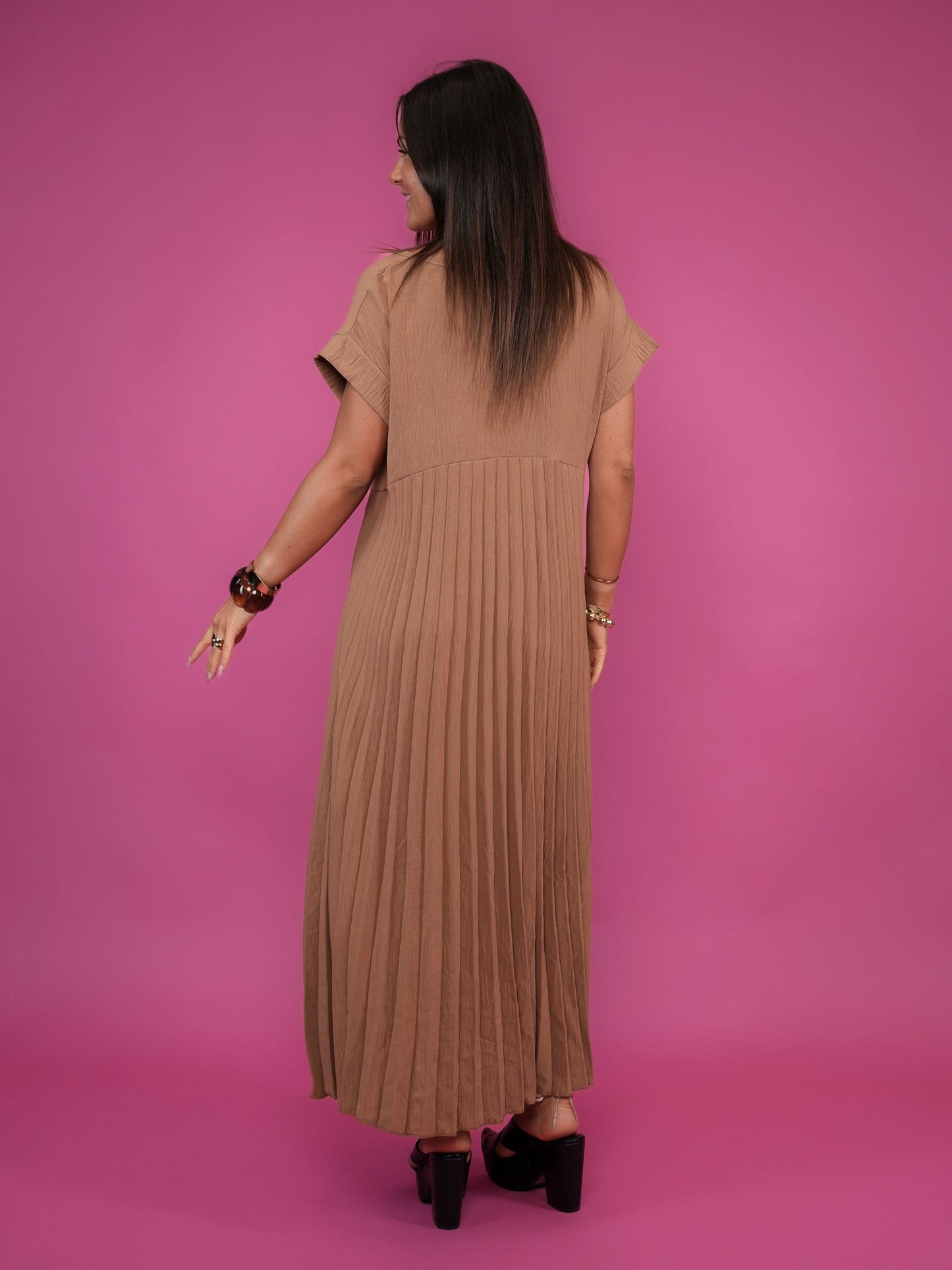 Robe plissée manches courtes camel