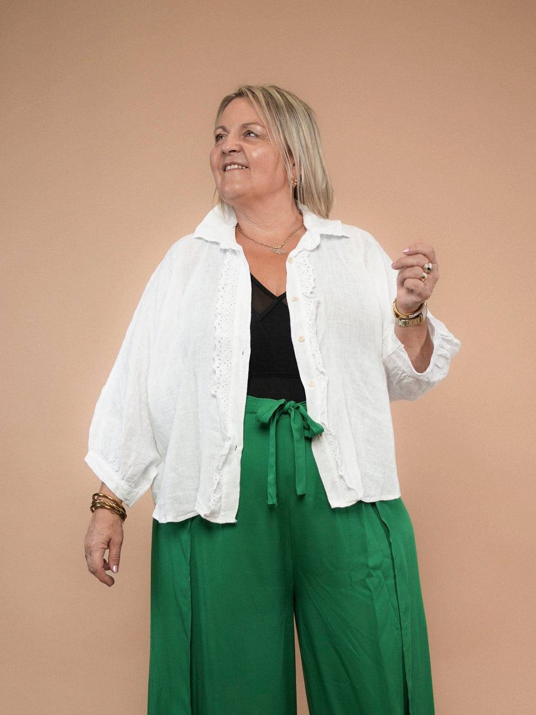Chemisier en lin avec broderie anglaise
