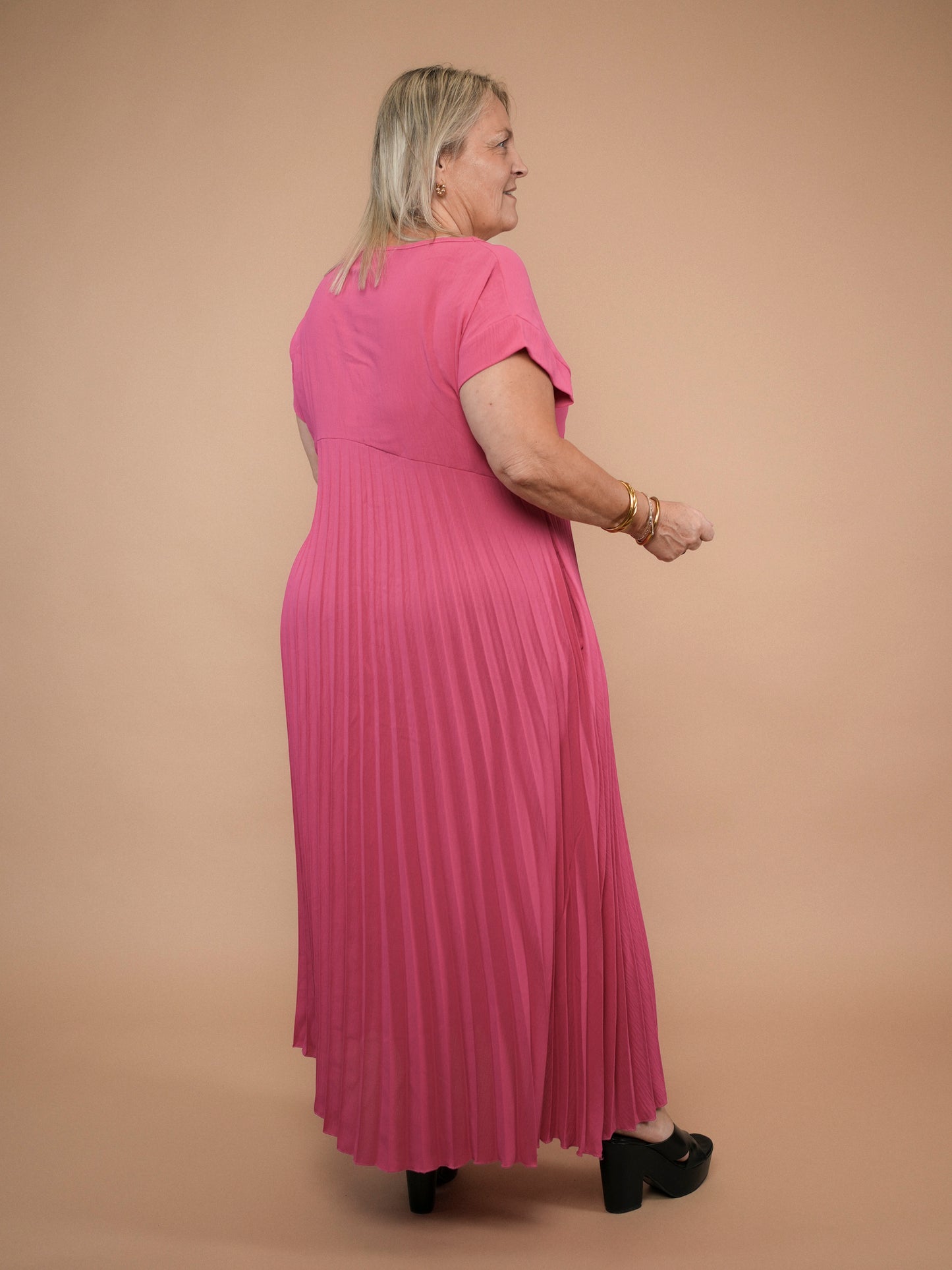 Robe plissée manches courtes framboise