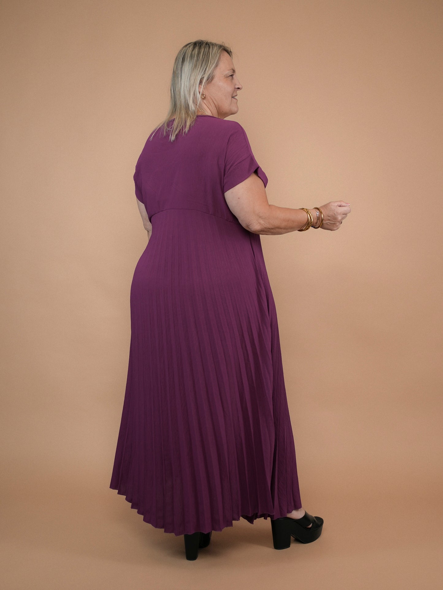 Robe plissée manches courtes magenta