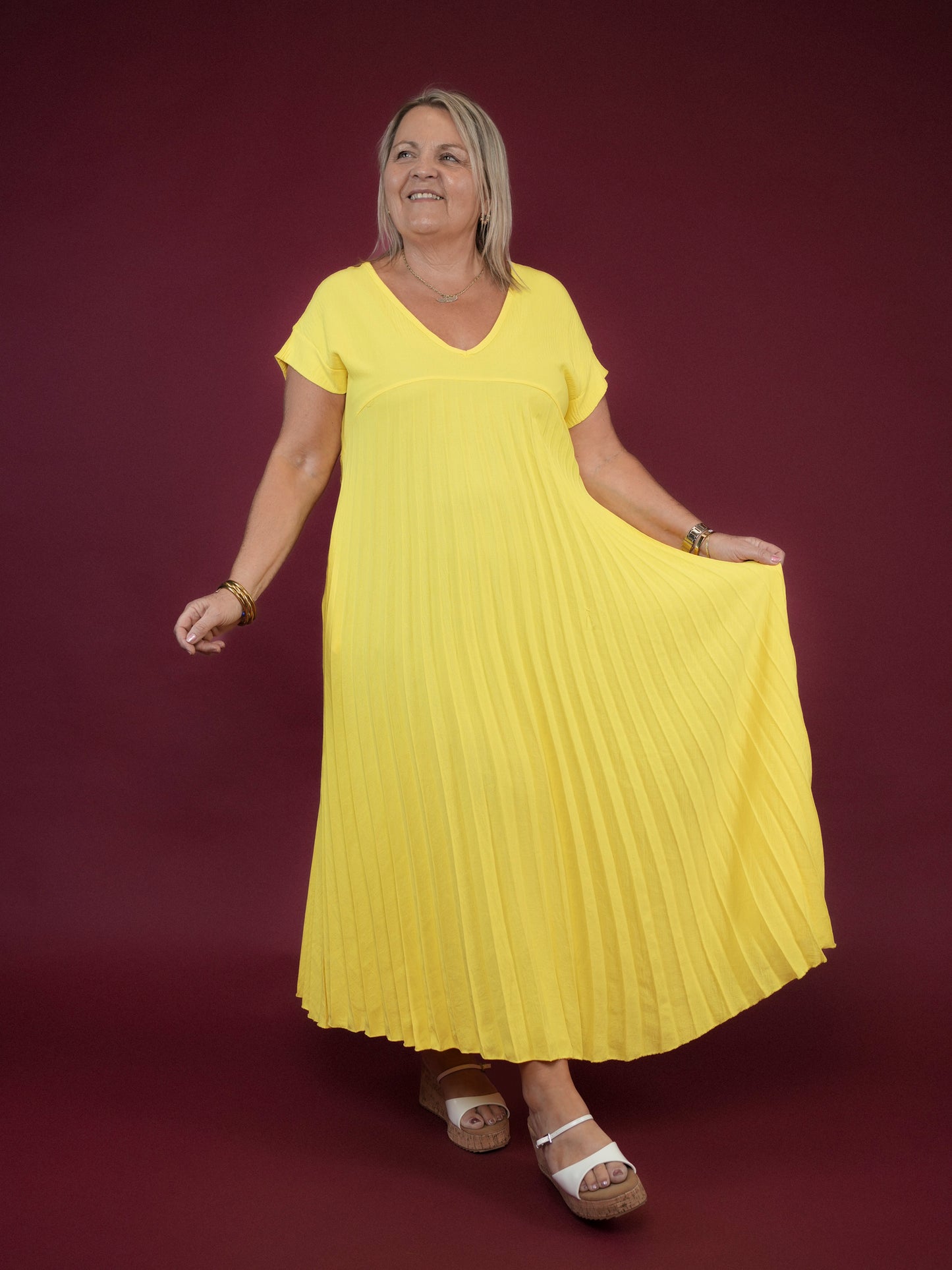 Robe plissée manches courtes jaune