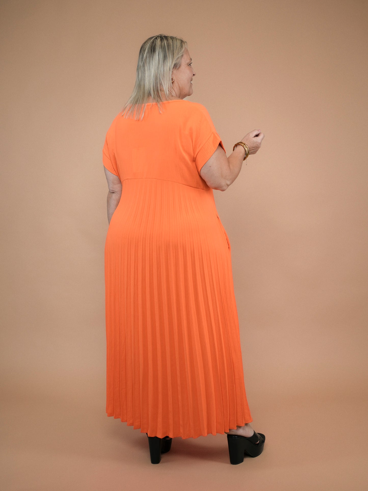 Robe plissée manches courtes orange
