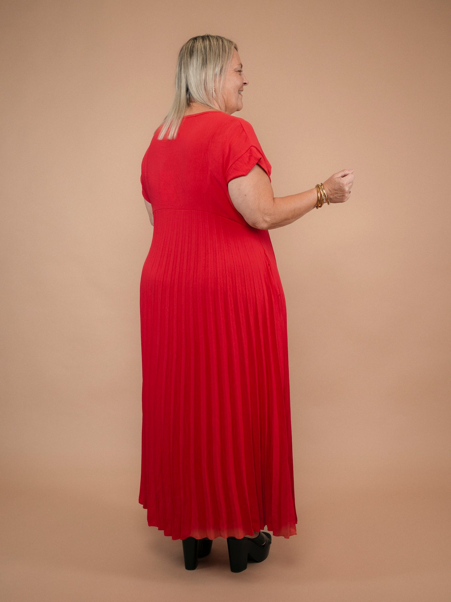 Robe plissée manches courtes rouge