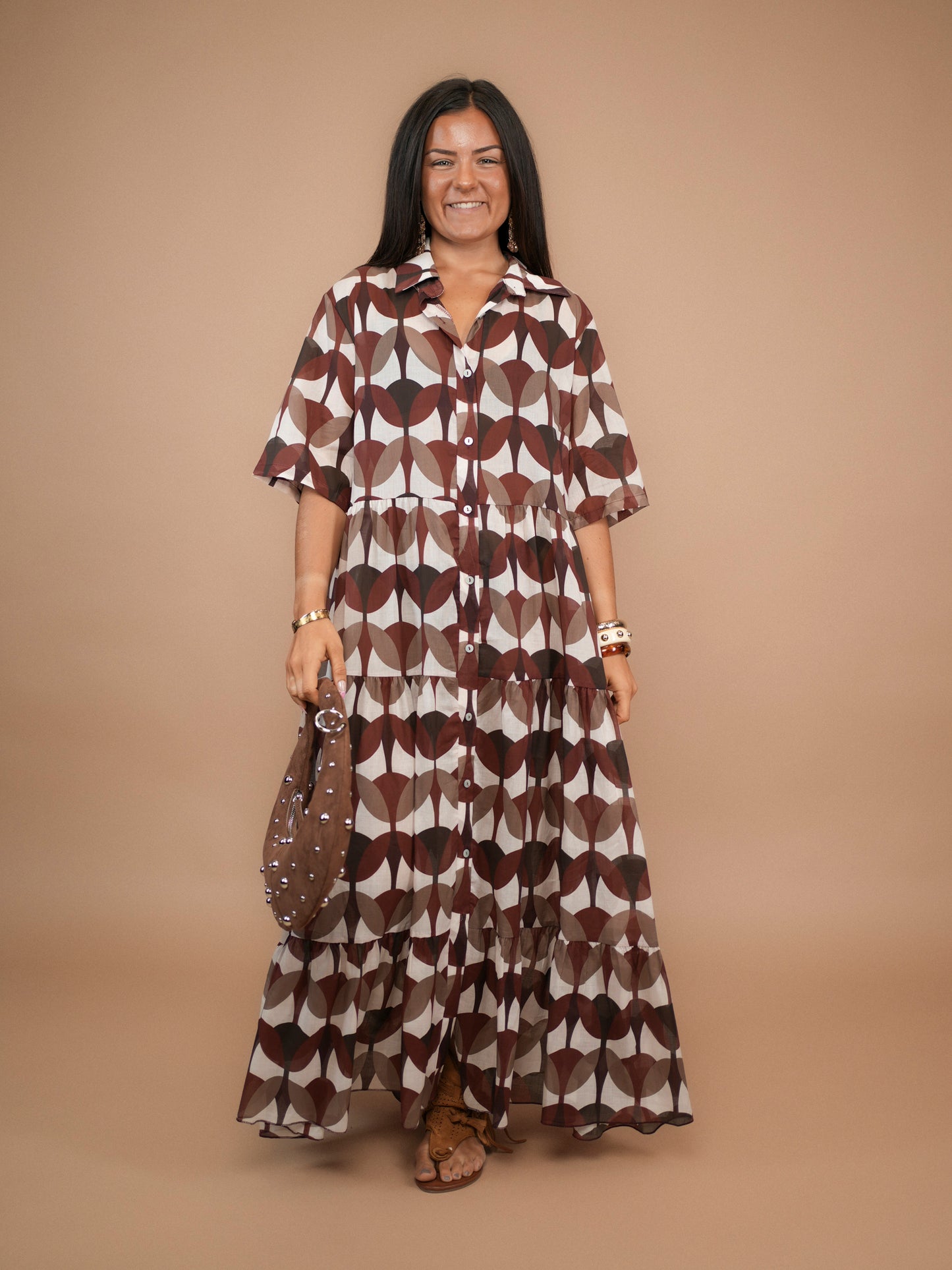 Robe chemise longue à motifs marrons