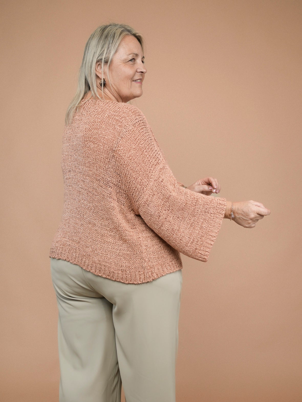 Pull léger en maille ajourée rose poudré