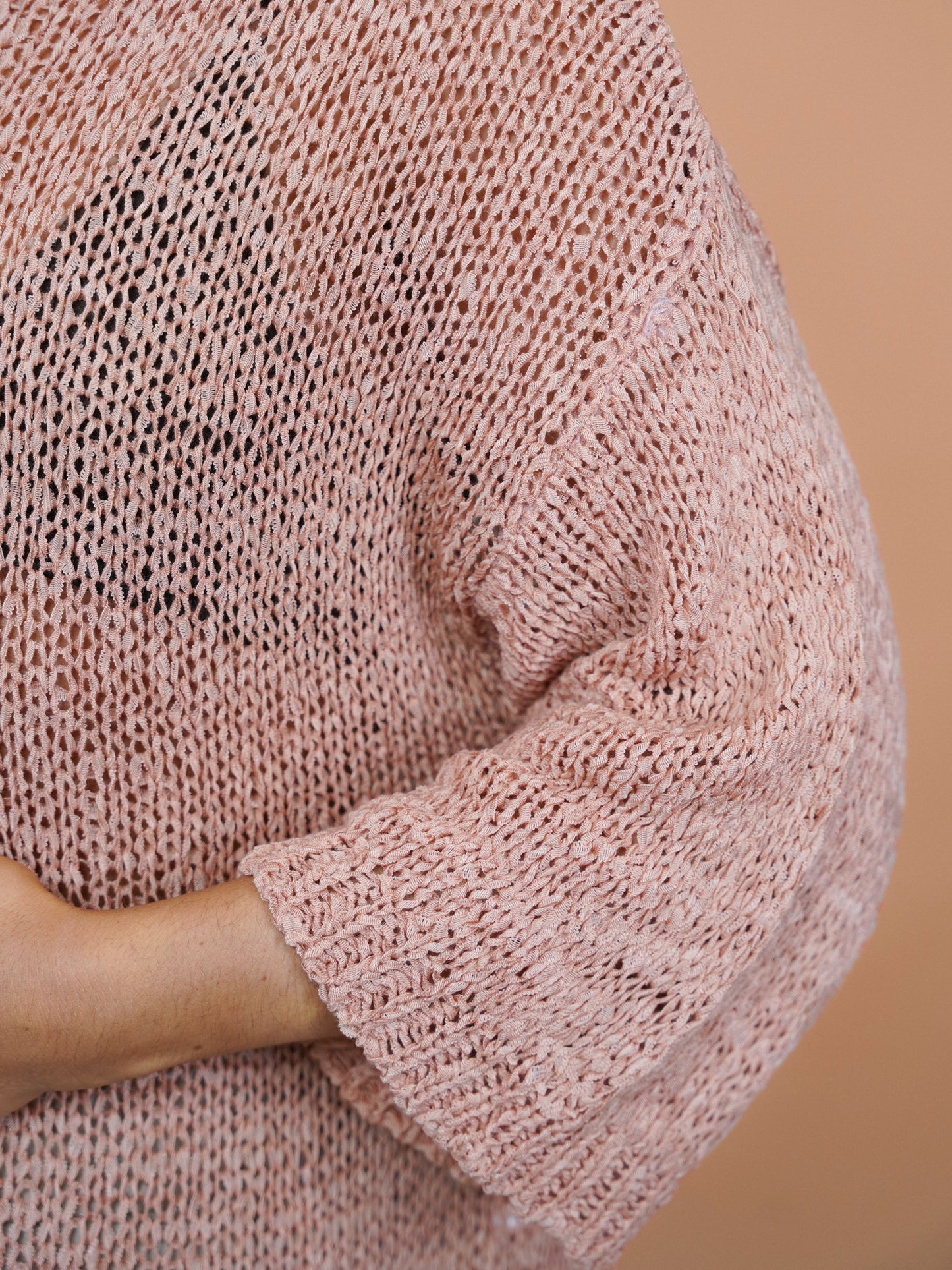 Pull léger en maille ajourée rose poudré