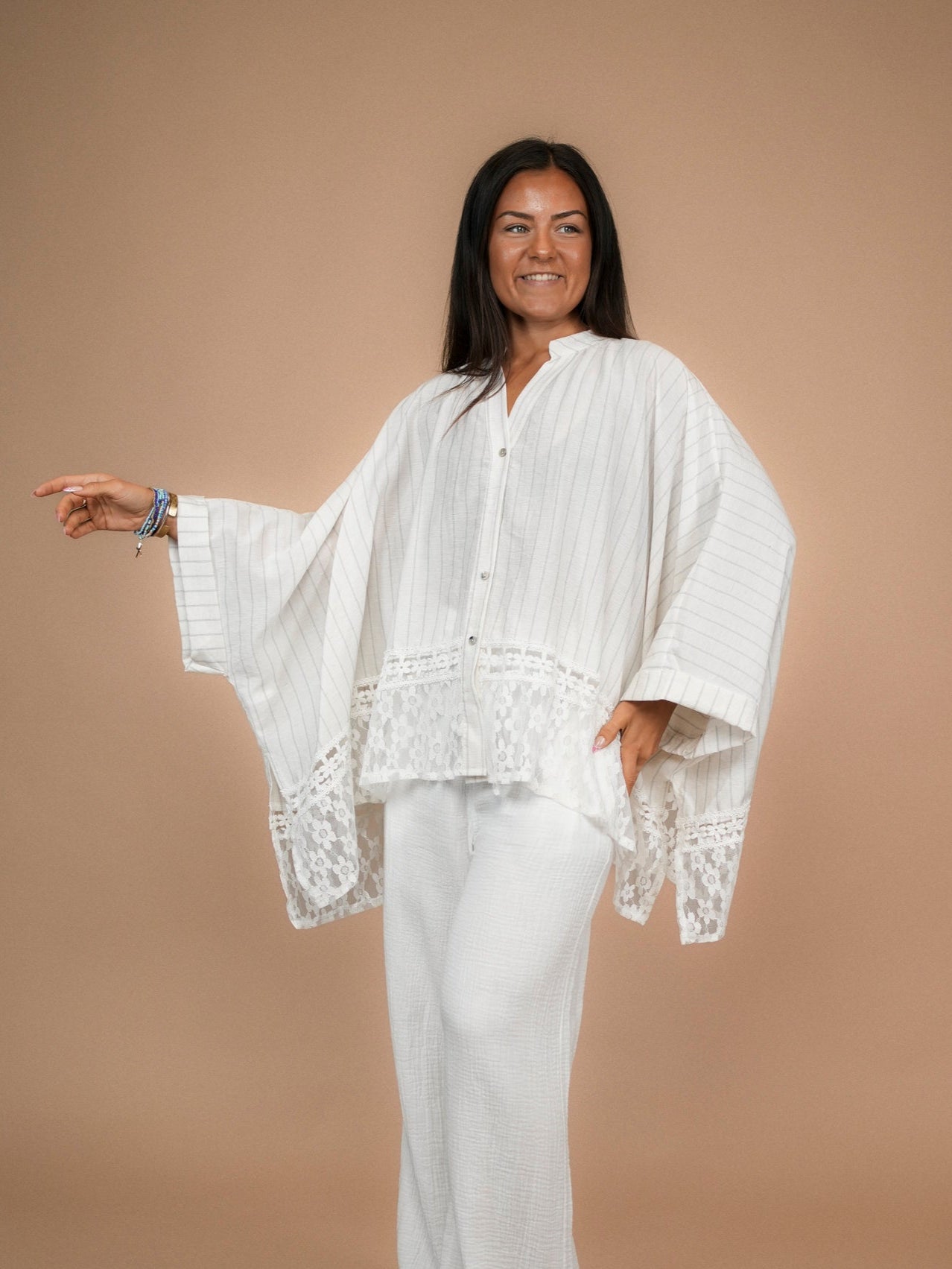Chemise ample à rayures et dentelle