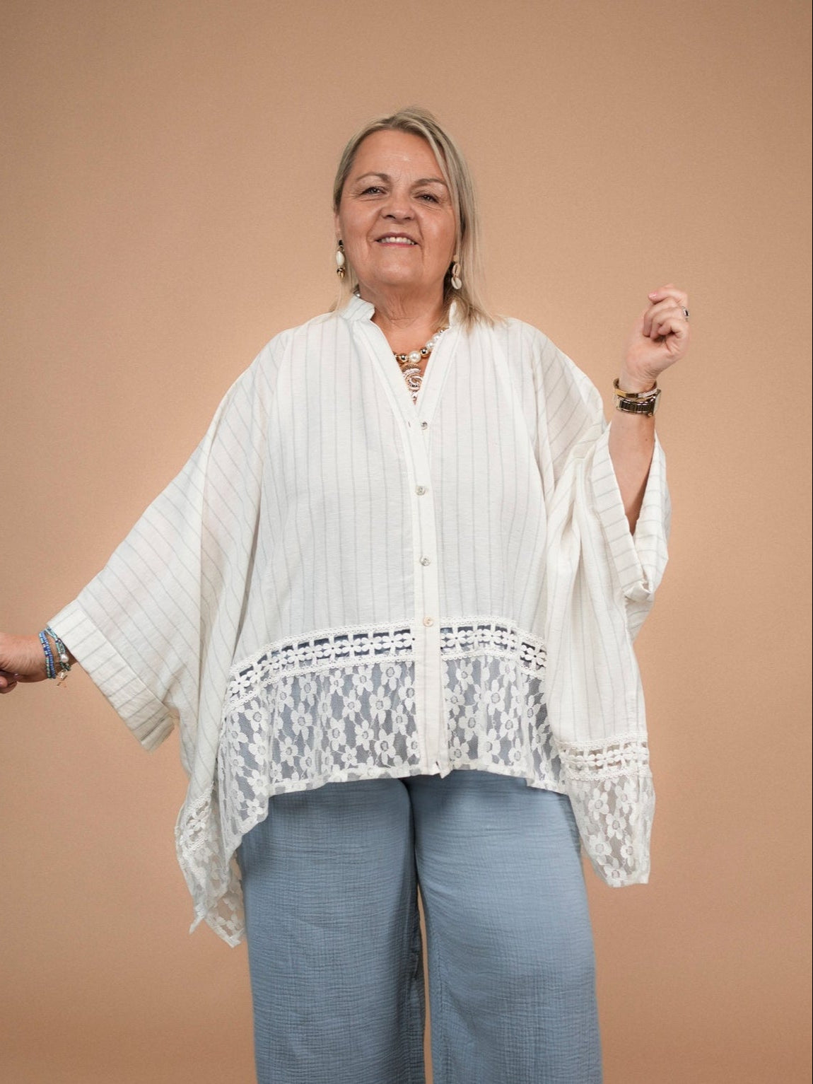 Chemise ample à rayures et dentelle