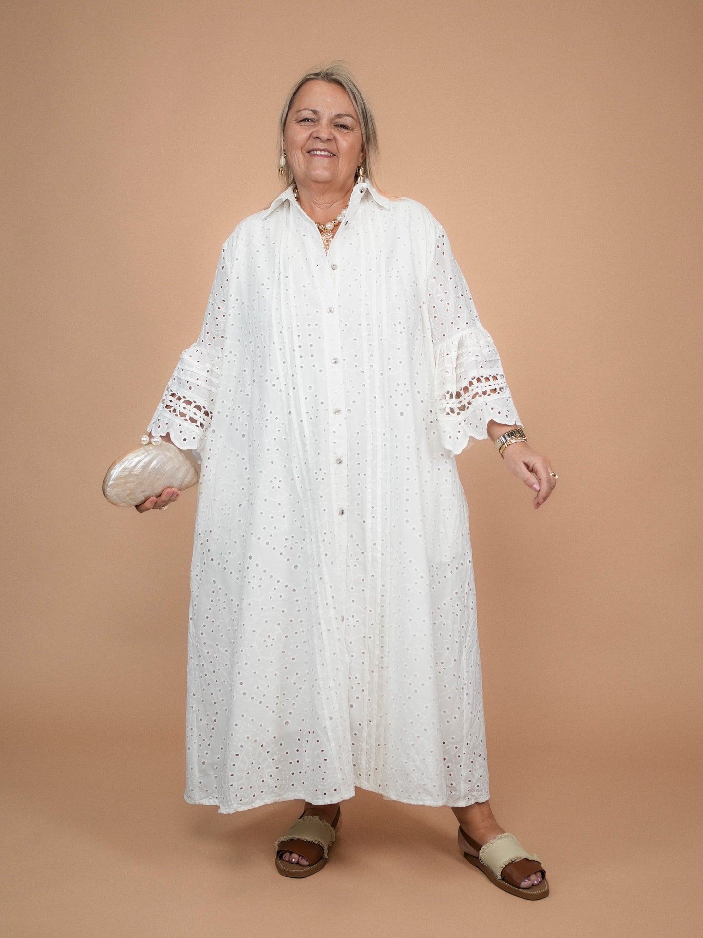 Robe chemise longue en broderie anglaise