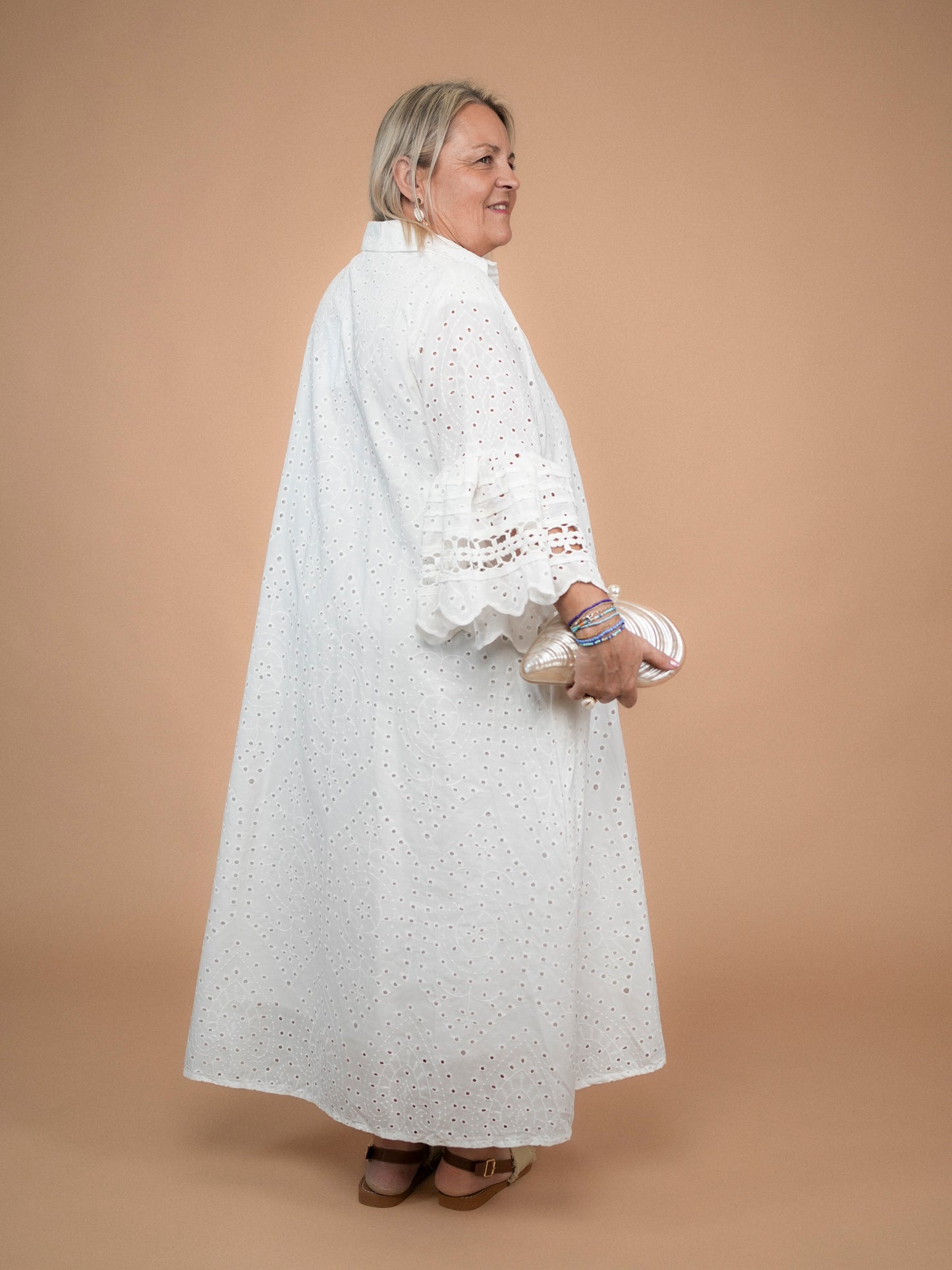 Robe chemise longue en broderie anglaise