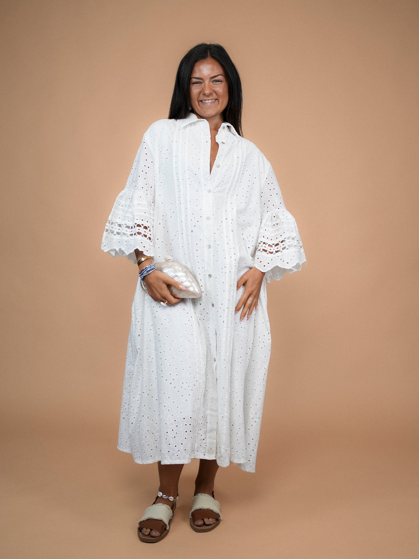 Robe chemise longue en broderie anglaise