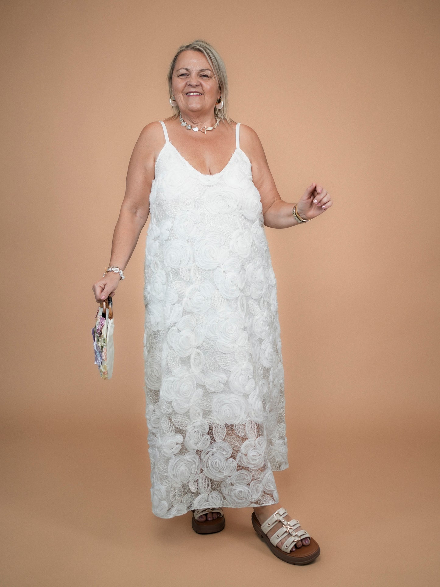 Robe longue à fleurs brodées