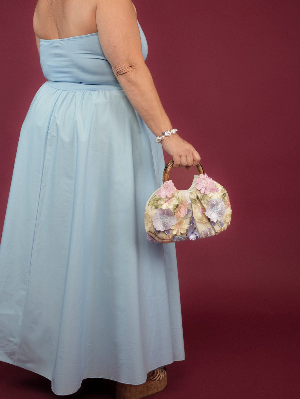 Sac à motifs floraux brodés